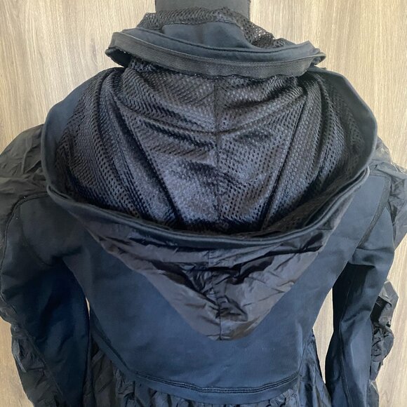 Lululemon Super Tracker Jacket - Picture 8 of 10